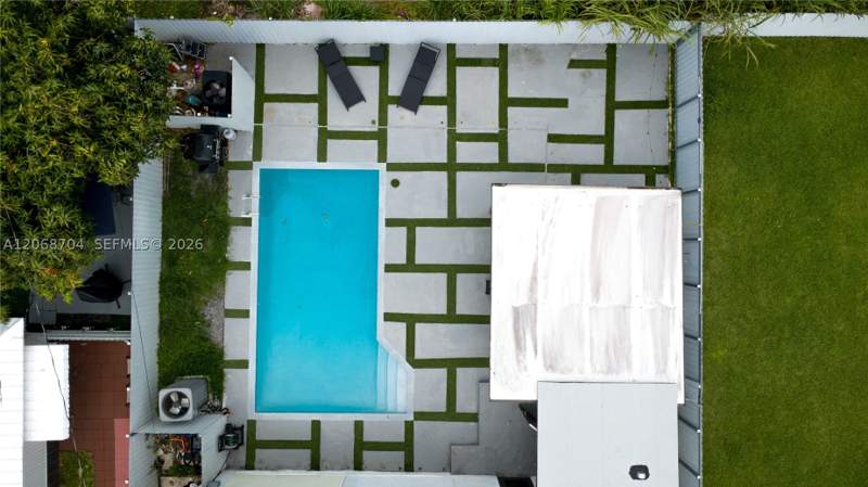 5 bedroom SingleFamilyResidence at 2920 SW 69th Ave, Central Miami Part 4, Miami — photo 4