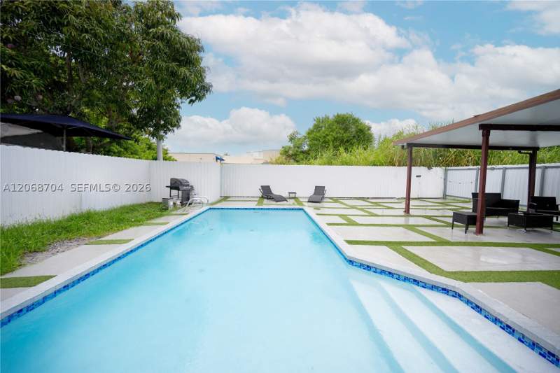 5 bedroom SingleFamilyResidence at 2920 SW 69th Ave, Central Miami Part 4, Miami — photo 5
