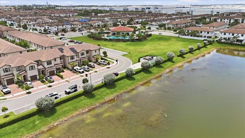 3 bedroom Townhouse at 3378 W 112th St, Aquabella North Replat, Hialeah — photo 3