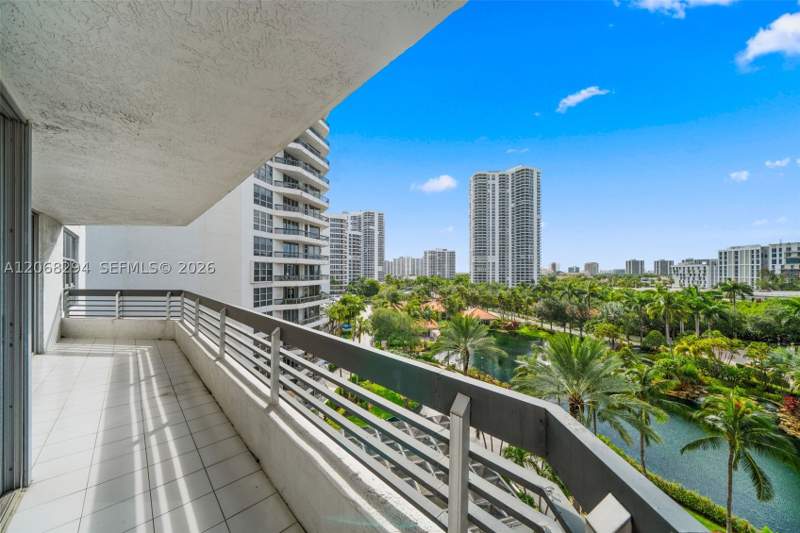 2 bedroom Condominium at 19101 NE 36th Ct 807, Mystic Pointe Condo No Th, Aventura — photo 2
