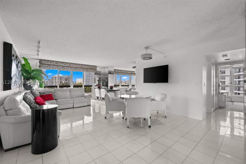 2 bedroom Condominium at 19101 NE 36th Ct 807, Mystic Pointe Condo No Th, Aventura — photo 4