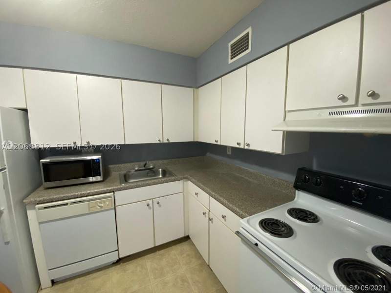 2 bedroom Condominium at 5241 Geneva Way 203, Doral Gardens II Condo, Doral — photo 5