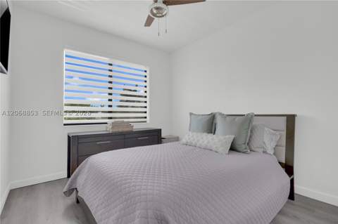 550 NE 207th St, Miami FL - photo 18 of 37