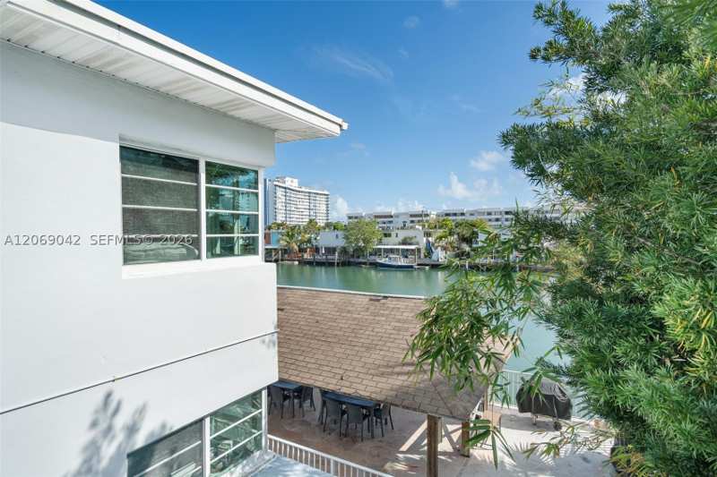 2 bedroom Condominium at 7207 Bay Dr 11, Island Point South Condo, Miami Beach — photo 1