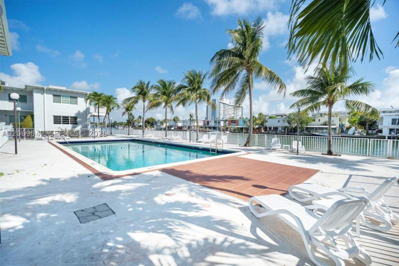 2 bedroom Condominium at 7207 Bay Dr 11, Island Point South Condo, Miami Beach — photo 4