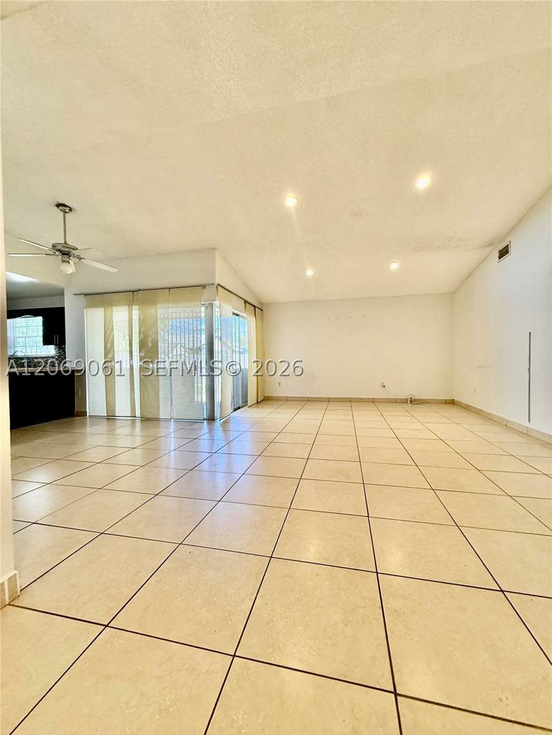 3 bedroom SingleFamilyResidence at 13237 SW 257th Ter, Meadow Wood Manor Sec 5, Homestead — photo 4