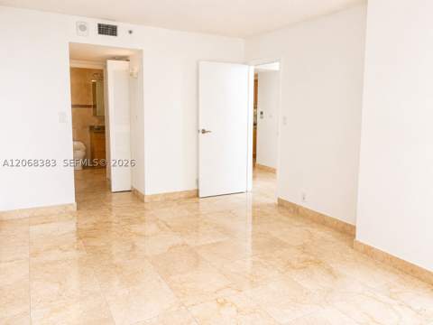 7601 E Treasure Dr 1924, North Bay Village FL - photo 15 of 30