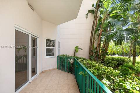 19900 E Country Club Dr 104, Aventura FL - photo 12 of 49