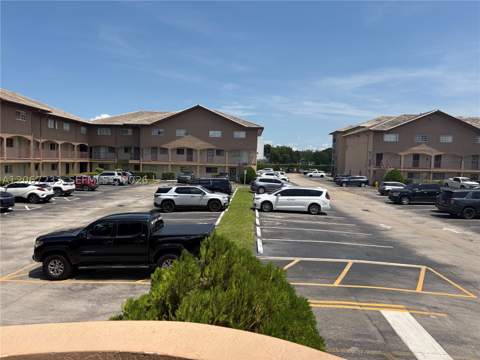 8851 NW 119 St 5222, Hialeah Gardens FL - photo 14 of 16