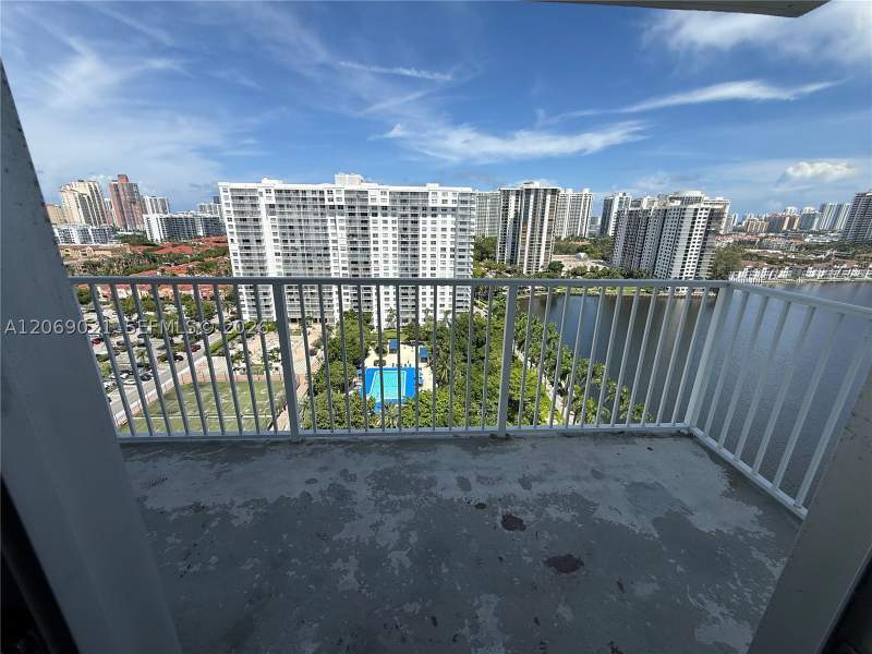 2 bedroom Condominium at 2801 NE 183rd St 1914W, Admirals Port Condo West, Aventura — photo 2