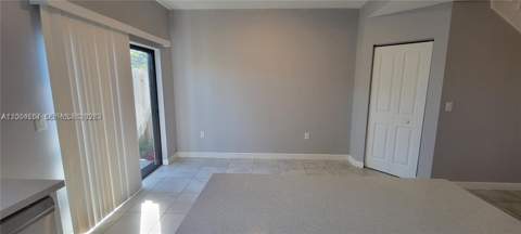 388 NE 208th Ter, Miami FL - photo 20 of 34