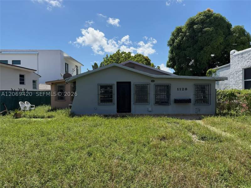 2 bedroom SingleFamilyResidence at 1128 SW 11th Ave, Lawrence Est Land Cos Sub, Miami — photo 4