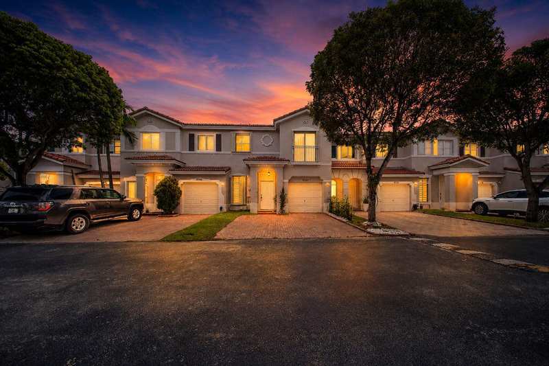 4 bedroom Townhouse at 5733 NW 112th Place, Doral Northeast Townhomes, Doral — photo 1