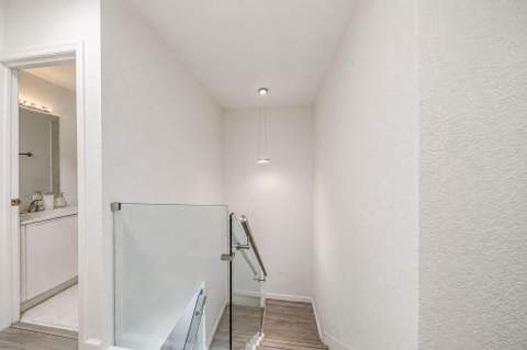 5733 NW 112th Place, Doral FL - photo 11 of 37