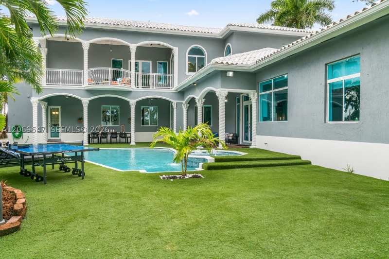 7 bedroom SingleFamilyResidence at 12141 Walsh Blvd, Sweetwater Golf Course To, Miami — photo 1