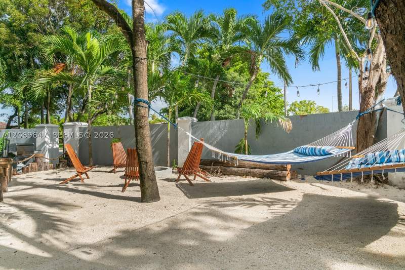 7 bedroom SingleFamilyResidence at 12141 Walsh Blvd, Sweetwater Golf Course To, Miami — photo 3