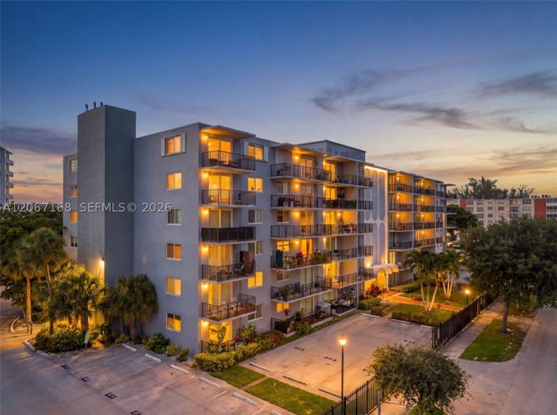 2 bedroom Condominium at 12500 NE 15th Ave 306, Three Horizons East Condo, North Miami — photo 2