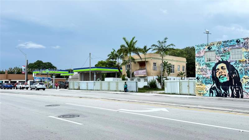 2 bedroom SingleFamilyResidence at 6220 NE Miami Pl, Inglewood Gardens, Miami — photo 2