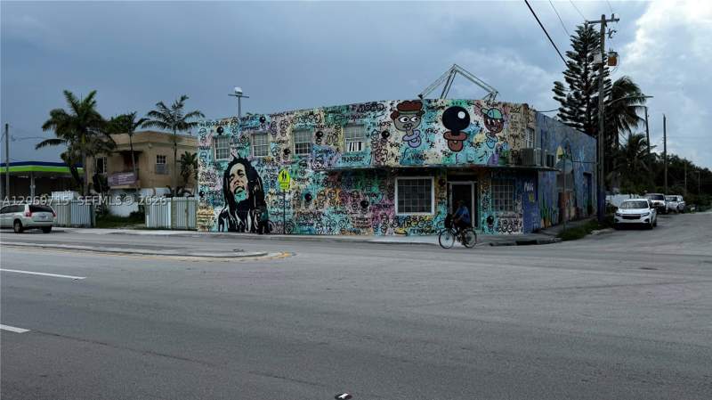2 bedroom SingleFamilyResidence at 6220 NE Miami Pl, Inglewood Gardens, Miami — photo 5