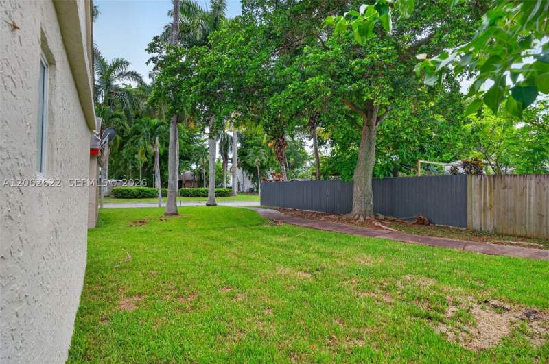 3 bedroom SingleFamilyResidence at 792 SW 9th St, Villas Of Palm Bay, Florida City — photo 4