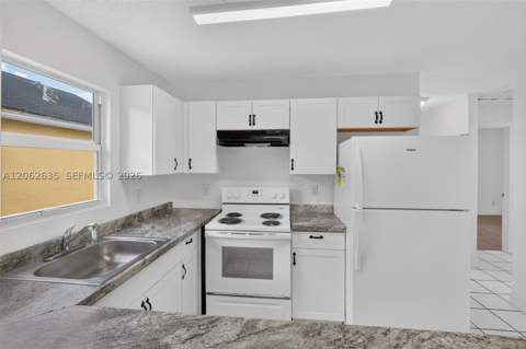 744 SW 9th St, Florida City FL - photo 8 of 34