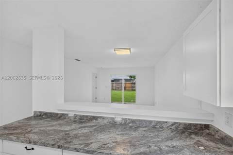 744 SW 9th St, Florida City FL - photo 9 of 34