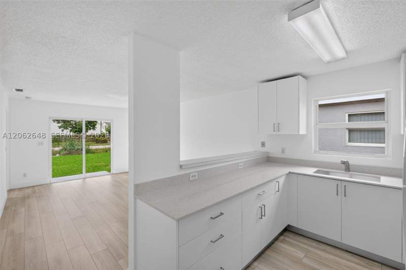 4 bedroom SingleFamilyResidence at 731 SW 10th St, Villas Of Palm Bay, Florida City — photo 3