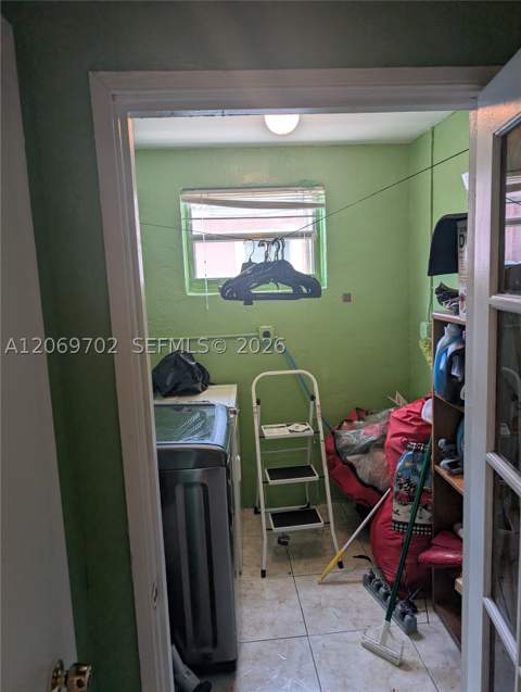 560 NW 184th Ter, Miami Gardens FL - photo 15 of 38
