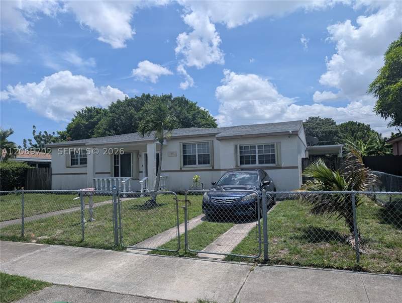 3 bedroom SingleFamilyResidence at 560 NW 184th Ter, Miami Modern Manors, Miami Gardens — photo 2