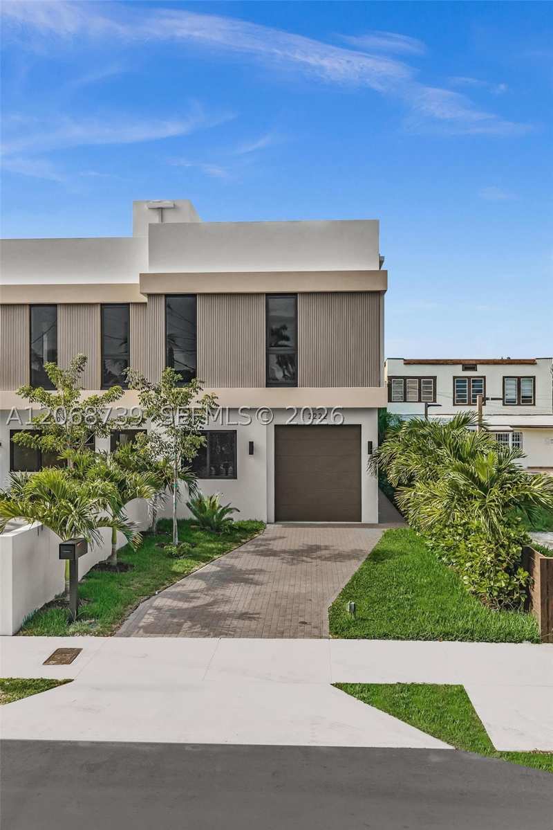 4 bedroom Townhouse at 2222 SW 14th St right, Grapeland, Miami — photo 1