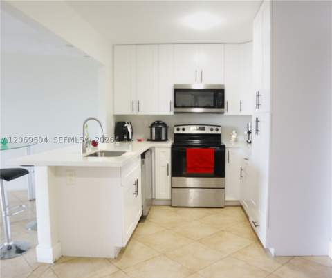 13951 Kendale Lakes Cir 310A, Miami FL - photo 11 of 34