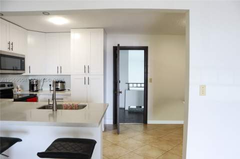 13951 Kendale Lakes Cir 310A, Miami FL - photo 13 of 34