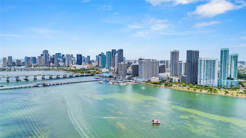 2 bedroom Condominium at 1800 N Bayshore Dr 809, 1800 Club Condo, Miami — photo 2