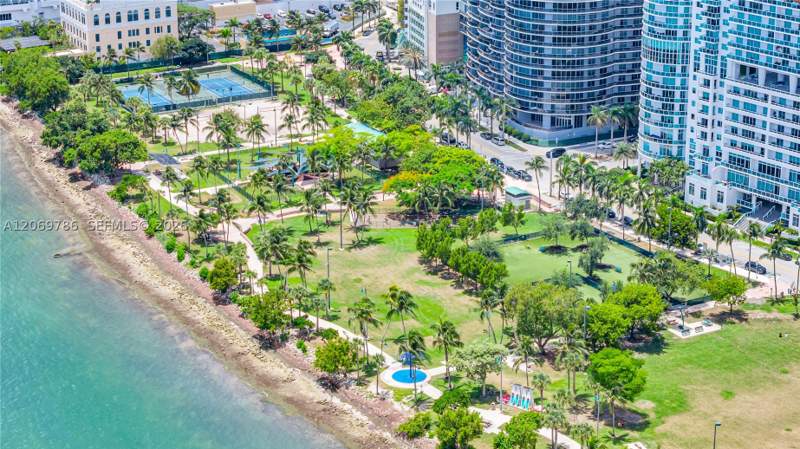 2 bedroom Condominium at 1800 N Bayshore Dr 809, 1800 Club Condo, Miami — photo 4