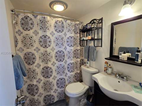 16330 Oak Walk, Miami Lakes FL - photo 15 of 36