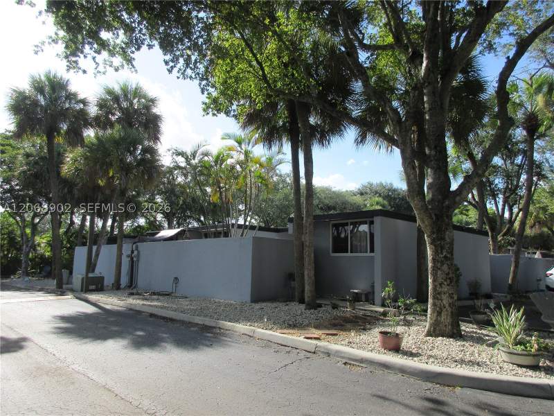 1 bedroom Townhouse at 16330 Oak Walk, Miami Lakes Windmill Gate, Miami Lakes — photo 3
