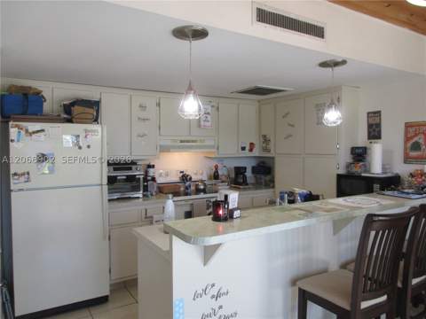 16330 Oak Walk, Miami Lakes FL - photo 6 of 36