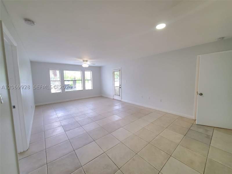 2 bedroom Condominium at 15591 SW 105th Ter 512, Biscayne Beach Club Condo, Miami — photo 3