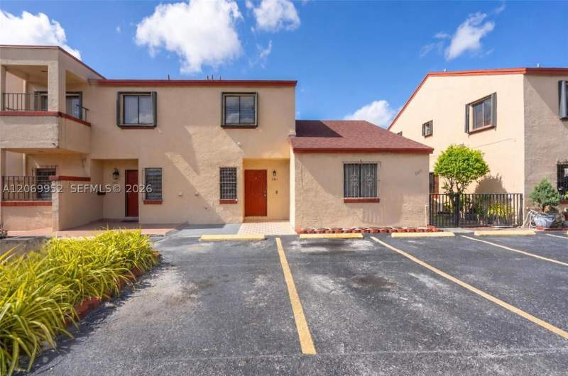 2 bedroom Condominium at 2421 W 52nd Pl 2-1, Villas Of Westland Condo, Hialeah — photo 2