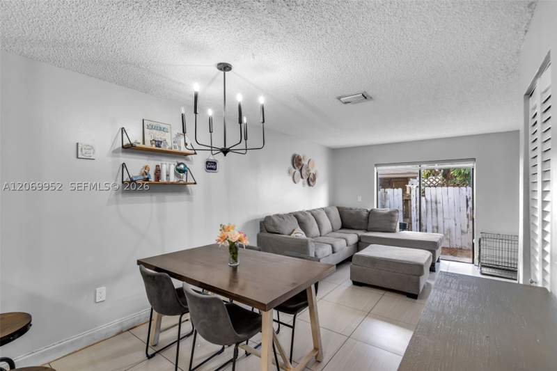 2 bedroom Condominium at 2421 W 52nd Pl 2-1, Villas Of Westland Condo, Hialeah — photo 5