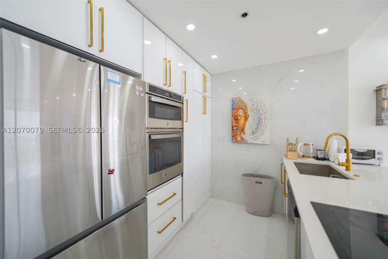 2 bedroom Condominium at 7601 E Treasure Dr Ph103, The Grandview Palace Cond, North Bay Village — photo 5