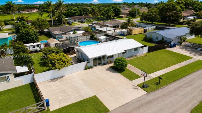 3 bedroom SingleFamilyResidence at 19221 SW 319th St, Mowry Drive Estates, Homestead — photo 1