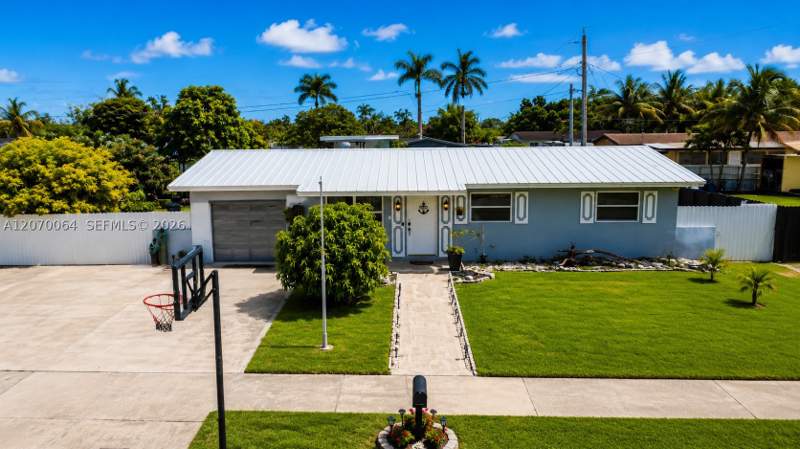 3 bedroom SingleFamilyResidence at 19221 SW 319th St, Mowry Drive Estates, Homestead — photo 3