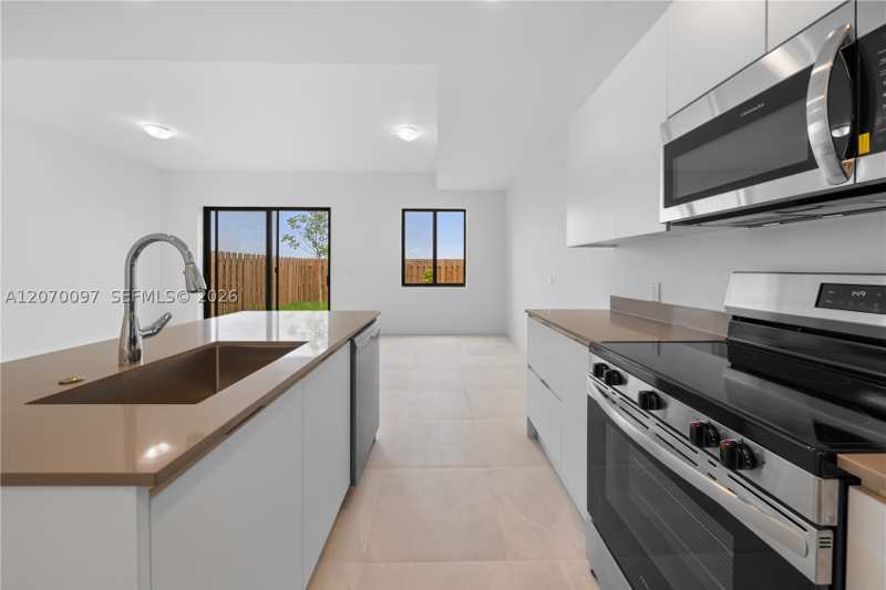 3 bedroom Townhouse at 19114 SW 345th Ter 19114, Century Park Square, Florida City — photo 1
