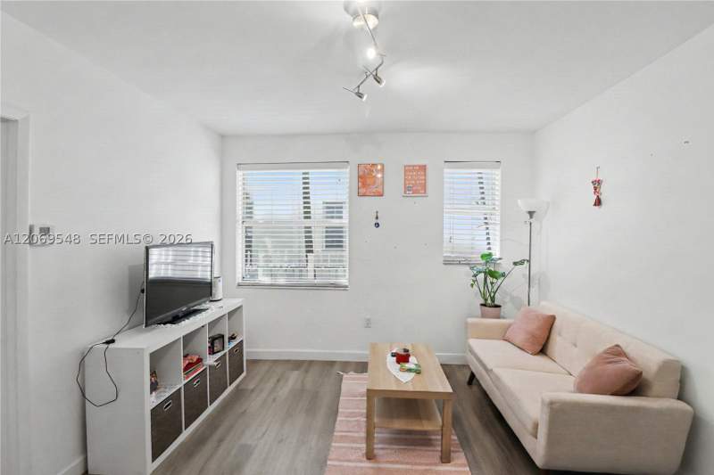 1 bedroom Condominium at 1550 Drexel Ave 103, Ohio Apartment Bldg Condo, Miami Beach — photo 4