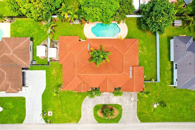 4 bedroom SingleFamilyResidence at 15735 SW 153rd Ave, Cassandra Estates, Miami — photo 2
