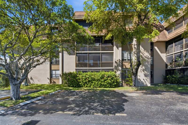 2 bedroom Condominium at 661 NE 195th St 104, Coco Wood Condo, Miami — photo 1