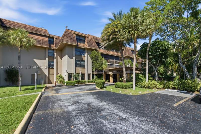 2 bedroom Condominium at 661 NE 195th St 104, Coco Wood Condo, Miami — photo 2