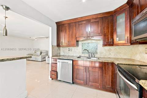 661 NE 195th St 104, Miami FL - photo 7 of 43
