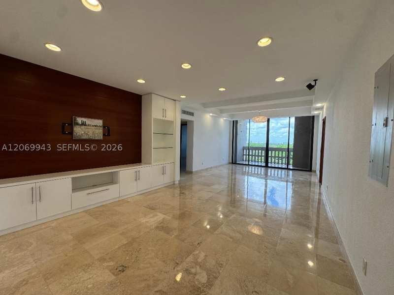 2 bedroom Condominium at 90 Edgewater Dr Ph15, Gables Waterway Towers Co, Coral Gables — photo 1